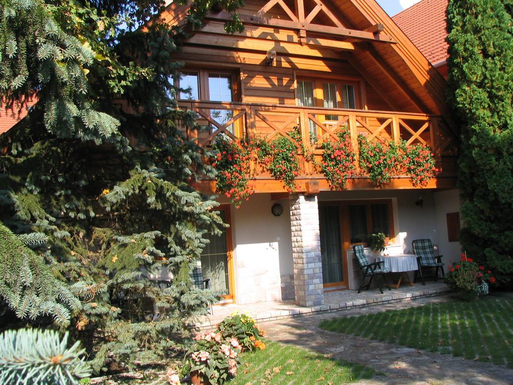 Toelgyes Apartment Hajdúszoboszló Exteriör bild